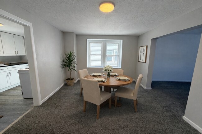 Foto del edificio - Move-In Ready 3BR in West Akron — Clean, Updated, Comfortable