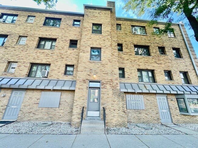 Foto del edificio - 1555 Monroe Ave