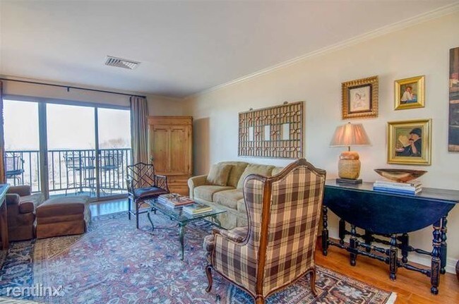 Building Photo - 1 br, 1 bath  - 655 S Riverside Dr Apt 405A