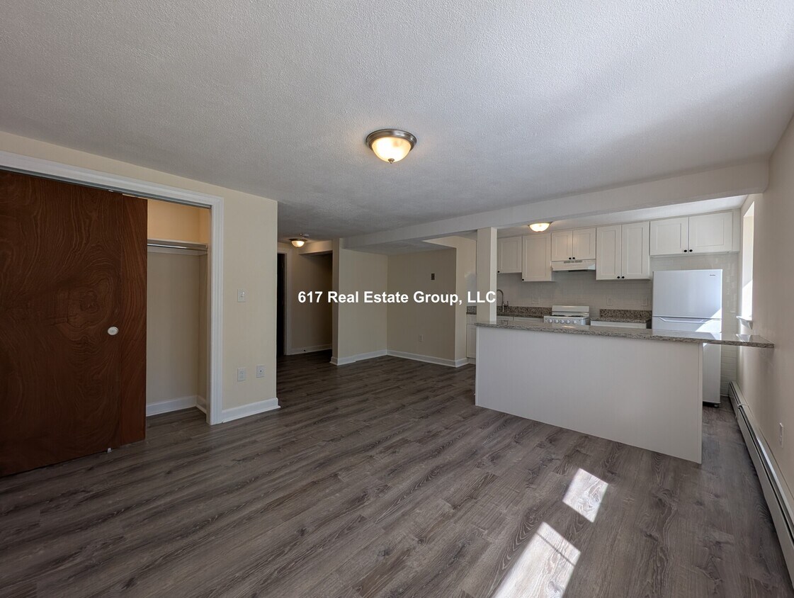 Foto principal - 176 N Beacon St