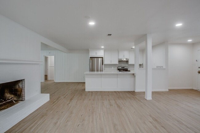 Foto del edificio - Pre Leasing for Fall 2026! 4/3 in Medical District