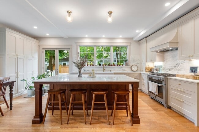 Foto del edificio - 12 Windermere Ave