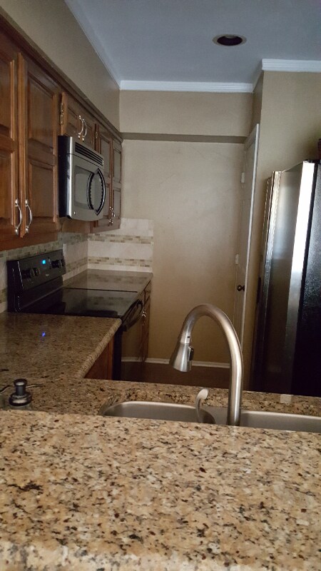 Building Photo - 528 Yacht Club Dr