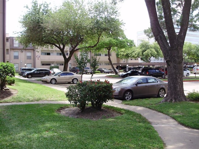 Building Photo - 8415 Hearth Dr