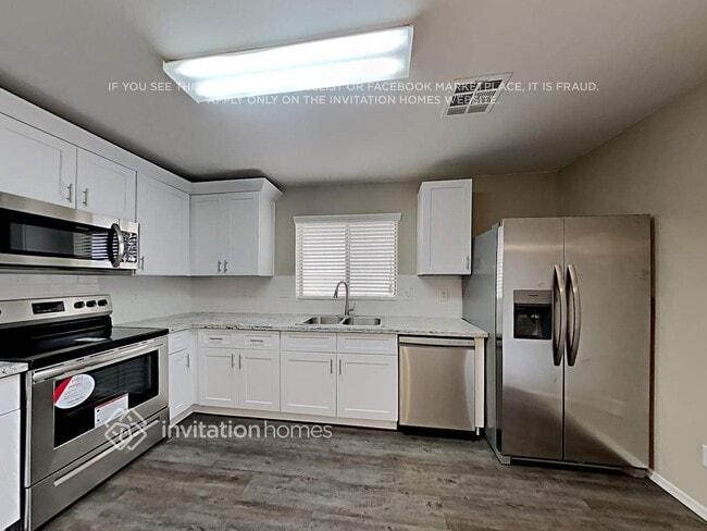 Building Photo - 927 S 239th Ln