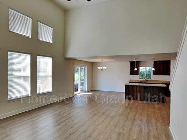 Building Photo - 708 S 80 E