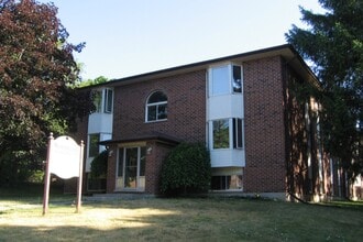 Building Photo - 826 Fairbairn St