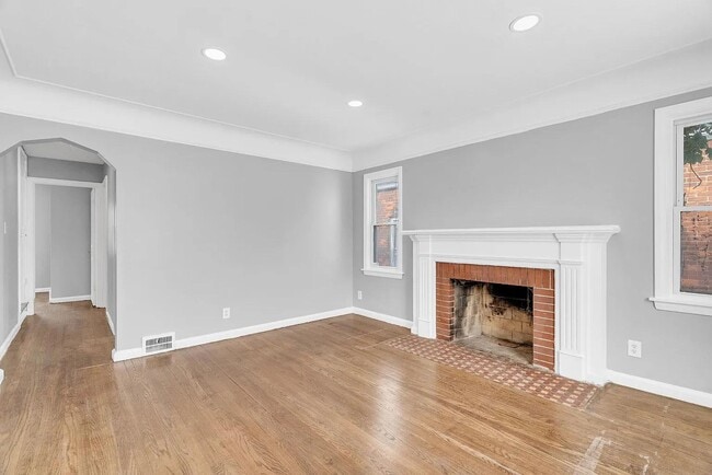 Building Photo - 5595 Cadieux Rd