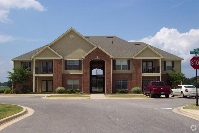 Building Photo - Chapel Lakes