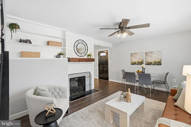 Foto del edificio - 5716 Crawford Dr