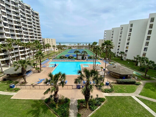 Foto del edificio - 404 Padre Blvd