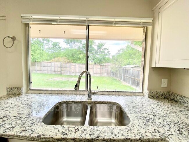 Building Photo - 3209 Sharon Cir