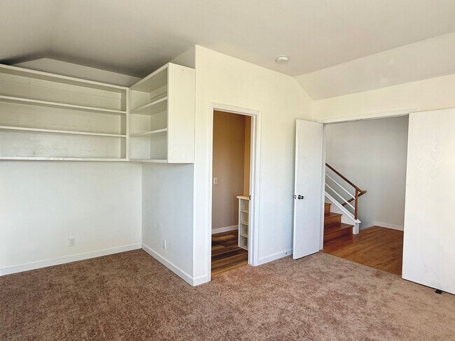 Building Photo - $4,390 / 3 BR - HILLTOP HOME WITH STUNNING BAY & BRIDGE VIEW IN HAYWARD!