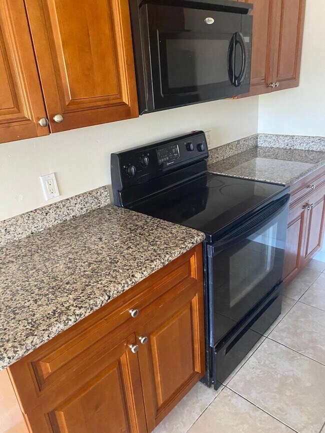 Photo - spacious 2bed/1bath in gated community Apartment