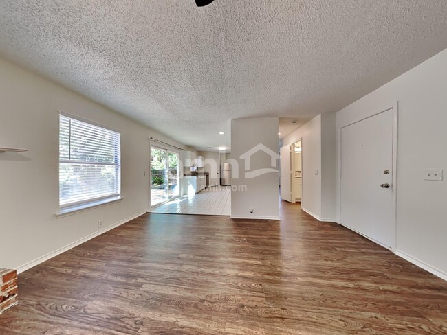 Building Photo - 6218 Everglade Rd