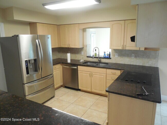 Building Photo - 1211 Pine Tree Dr
