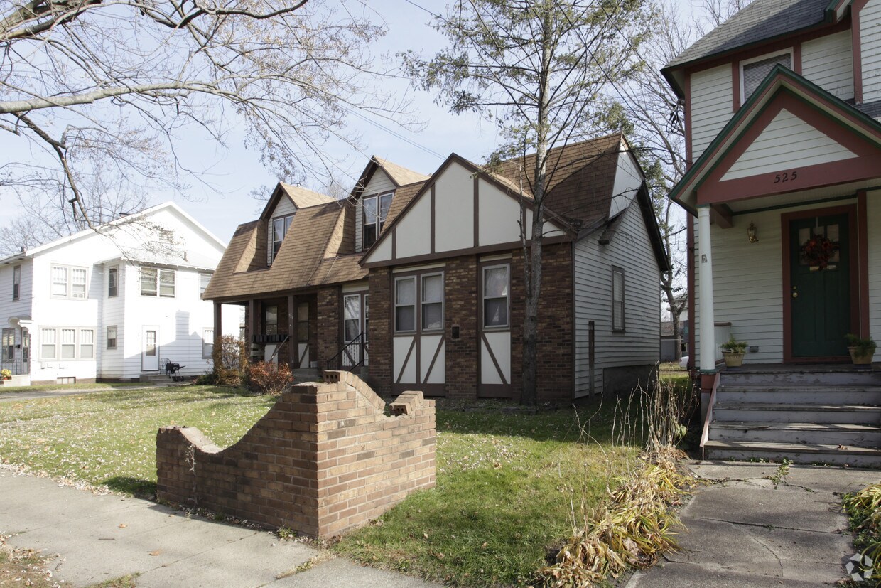 Primary Photo - 521 Pearl St
