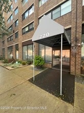 Building Photo - 220 Linden St