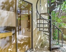 Building Photo - 5608 San Felipe St