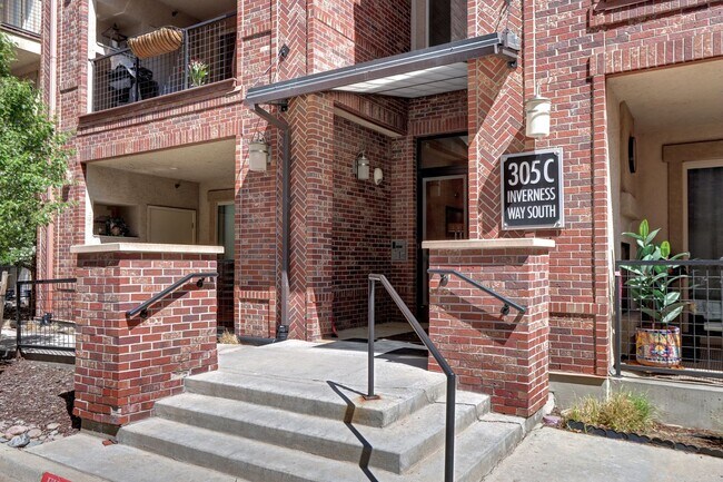 Building Photo - Private 2 bed 2 bath Condo in Inverness En...