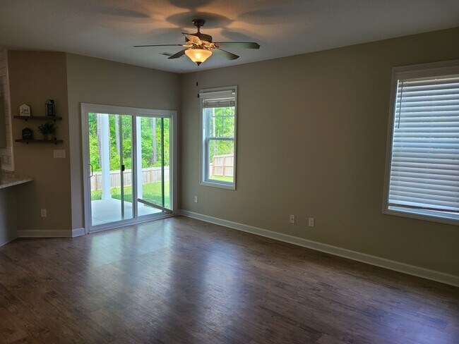 Building Photo - Beautiful 3 Bedroom 2.5 Bath Holly Ridge T...