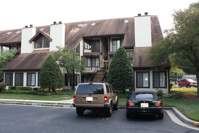 Building Photo - Crofton 2 bed , 2 bath, 2 level condo