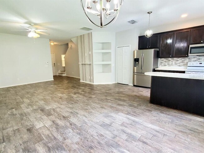 Foto del edificio - 17532 Hugh Ln