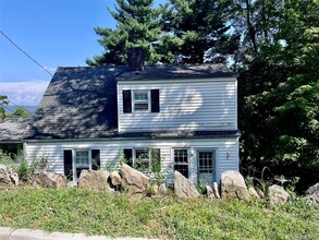 Building Photo - 42 Roe Ave