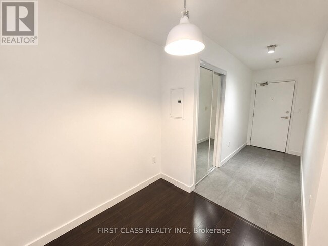 Building Photo - 11 Brunel Ct