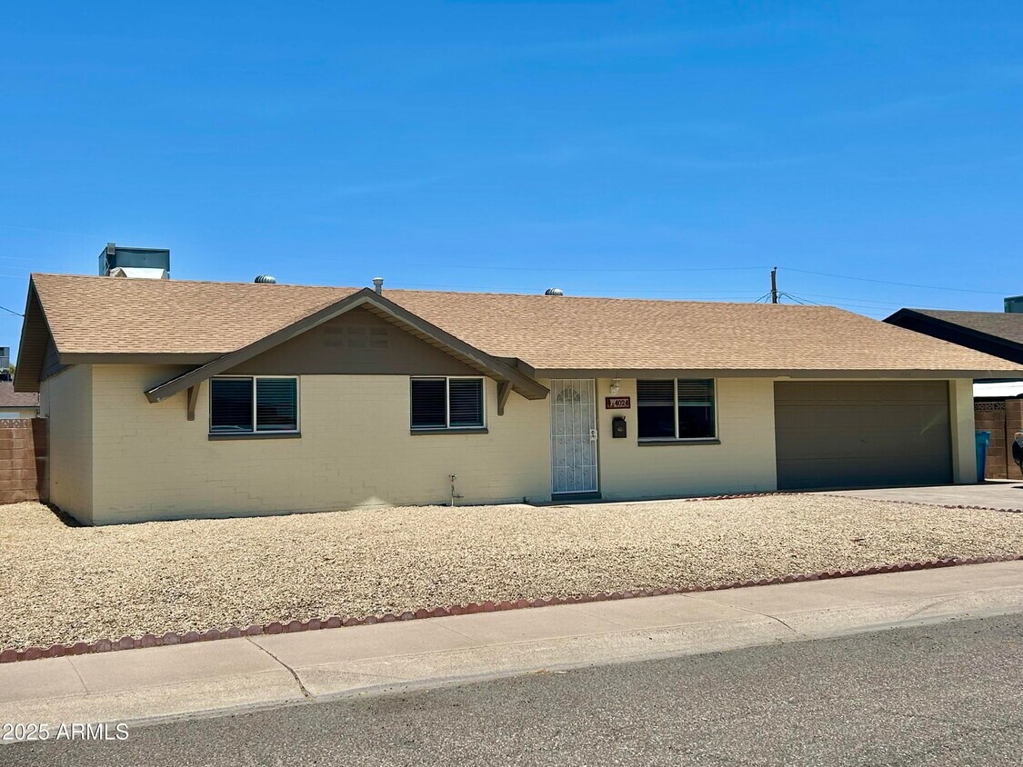 Primary Photo - 4024 W Las Palmaritas Dr