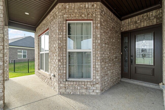 Building Photo - Luxury Rental in Twin Lakes!