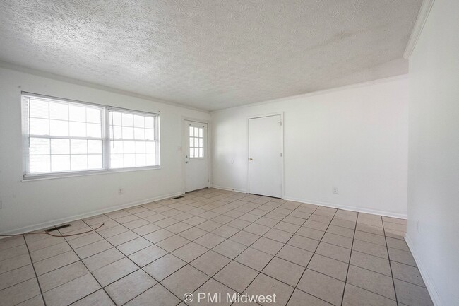 Building Photo - 4505 N Mitthoefer Rd