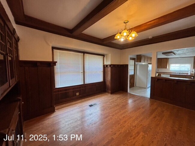 Building Photo - Take a look at this Maxwell home!