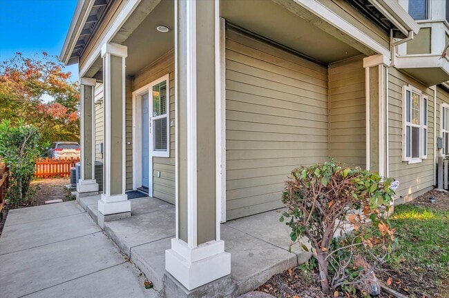 Building Photo - 581 Bridgeport Terrace