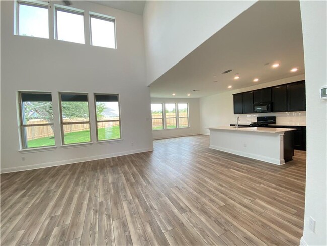 Building Photo - 113 King Thistle Ct