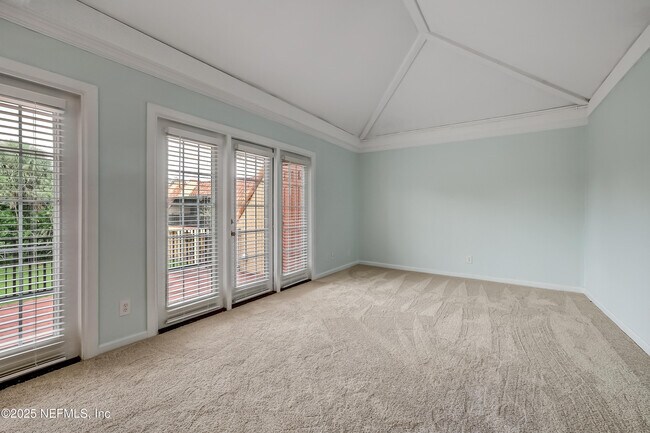 Foto del edificio - 6561 Mission Ct