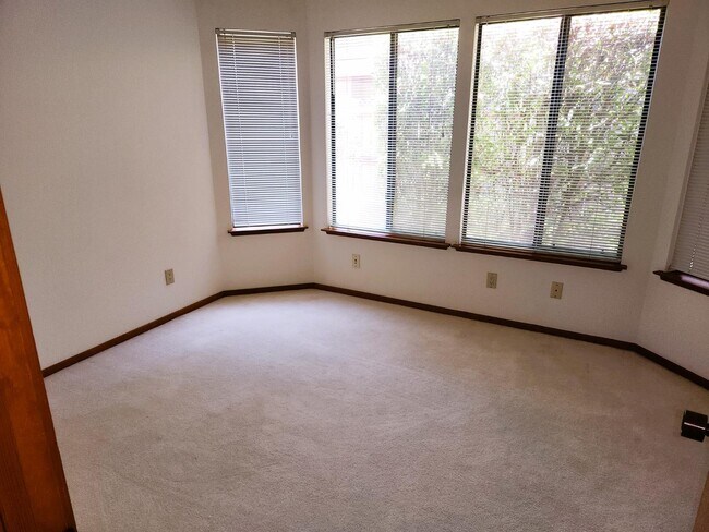 Foto del edificio - 3185 W Spruce Ave
