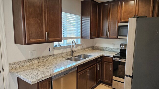Kitchen - 862 E 4th Pl
