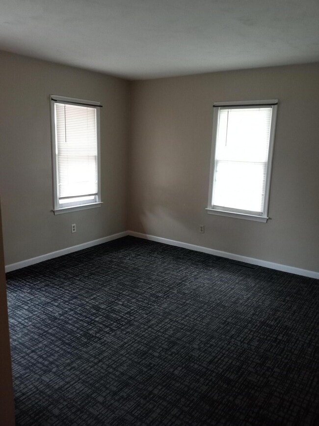 Building Photo - 611 Croswell St