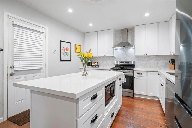 Building Photo - 2407 Willowby Dr