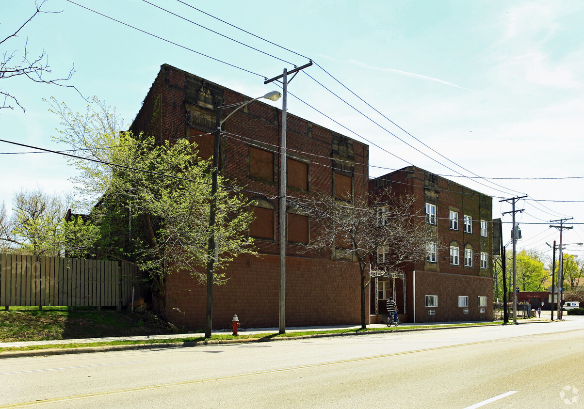 Lake Shore Boulevard Apartments - Lake Shore Blvd Apts