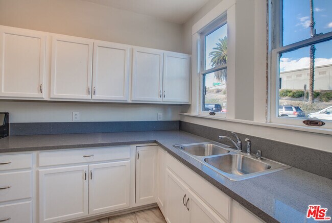 Foto del edificio - 1777 N Gower St