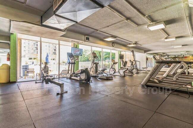 Foto del edificio - 4600 S Four Mile Run Dr