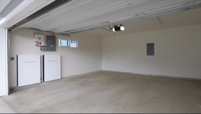 Building Photo - 84-808-808 Hanalei St