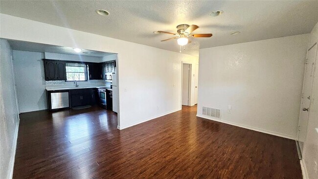 Building Photo - 777 Camelot Dr