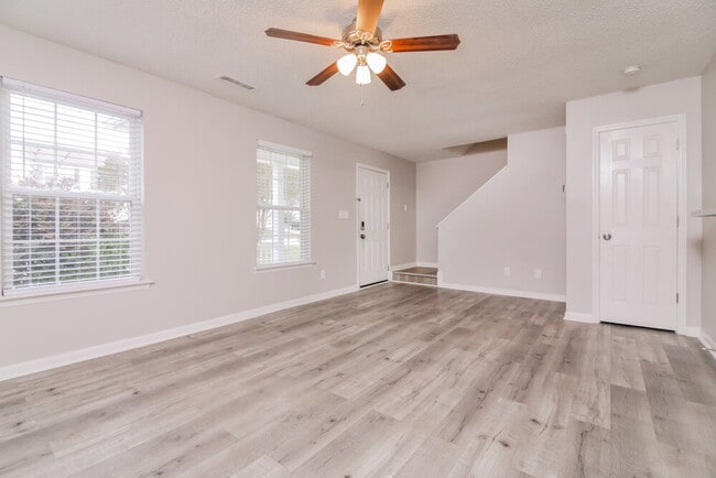 Building Photo - 4904 Silverdene St