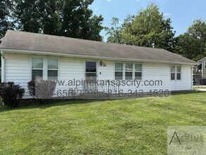 Building Photo - 805 NE 72nd St