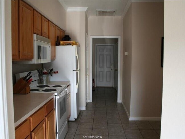 Building Photo - 214 Fraternity Row