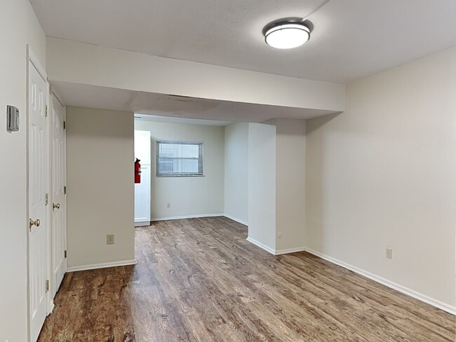 Building Photo - 162 E 12th Ave
