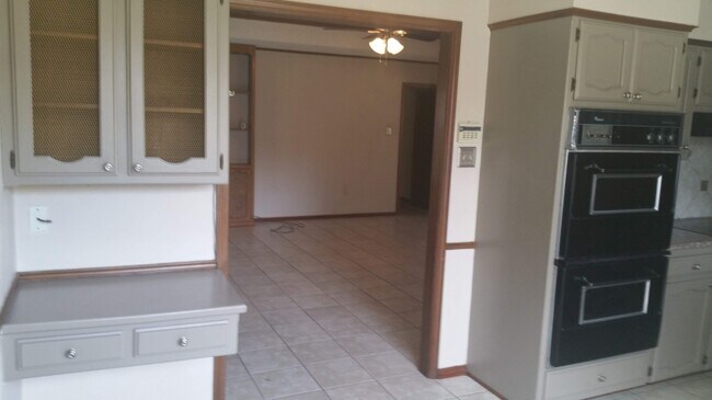 open floor plan - 10158 Azrok Ave